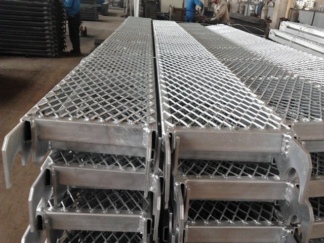 ringlock scaffolding sand blasting plank